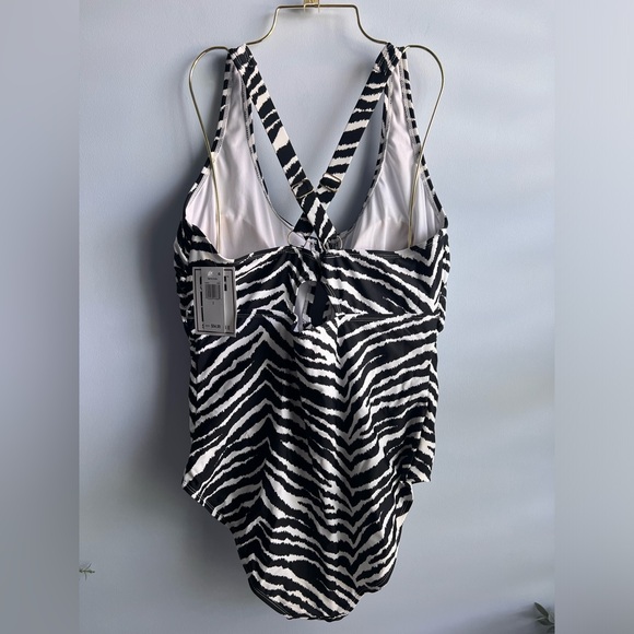 Salt + Cove Juniors Plus Size Knot-Front Cross-Back One-Piece Swimsuit - Picture 5 of 11